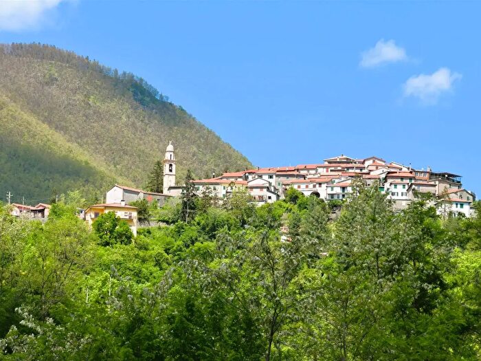 Casa quadrilocale in vendita in Sesta Godano