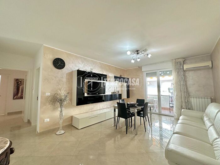 Appartamento con 5 locali in vendita in Montesilvano