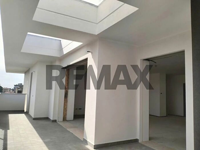 Appartamento quadrilocale in vendita in Via Curioni, Gallarate