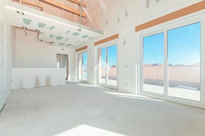 Appartamento quadrilocale in vendita in Via Val Lagarina, Torino