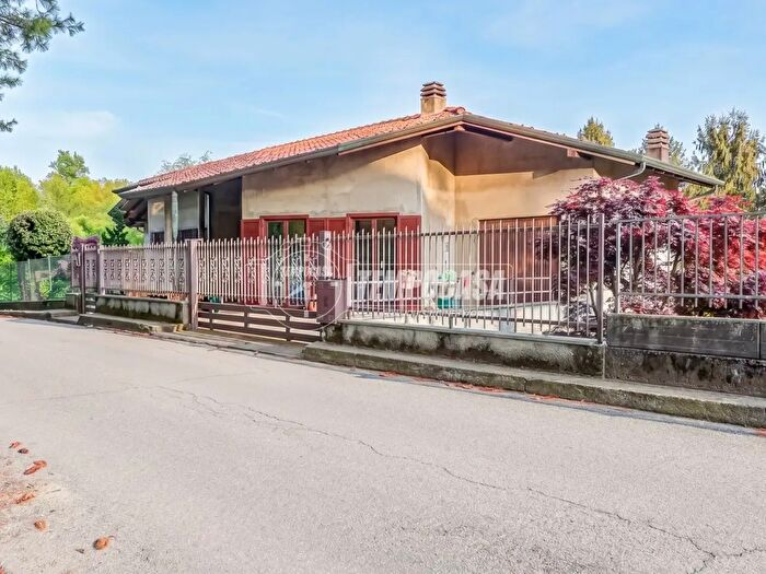 Casa quadrilocale in vendita in Via Monte Ameno, Somma Lombardo
