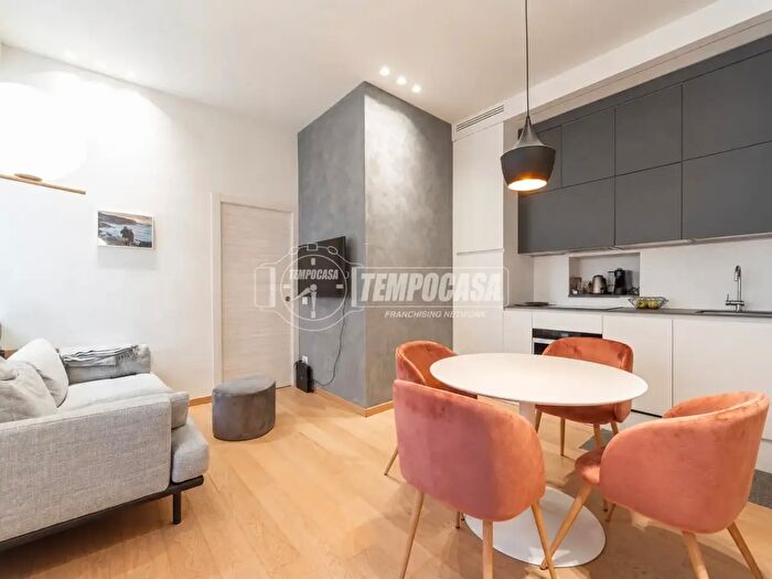 Appartamento bilocale in affitto in Via della Moscova, Milano