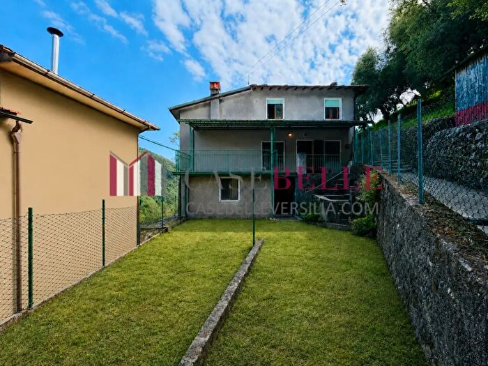 Casa con 6 locali in vendita in Camaiore