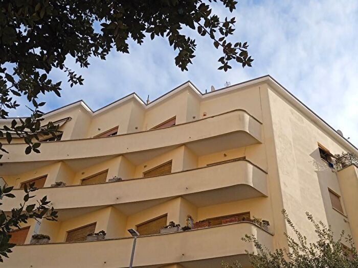 Appartamento trilocale in affitto in Via della Conciliazione, Borgo, Roma