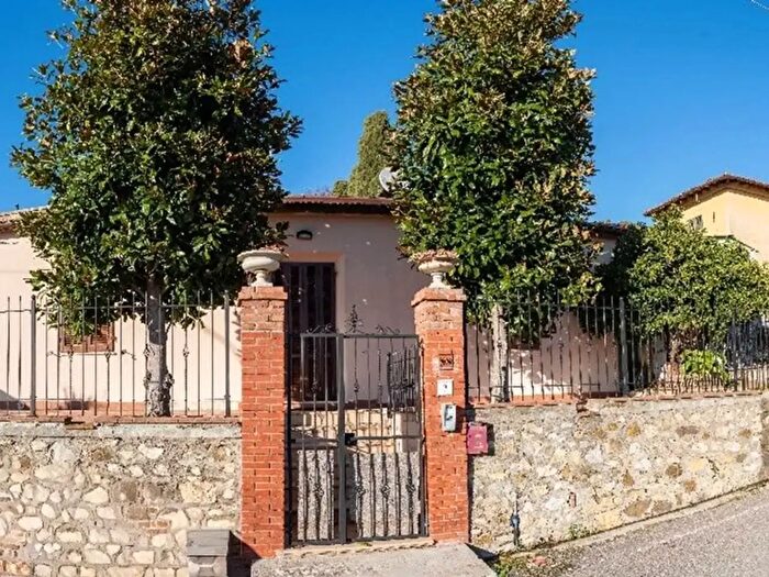 Casa con 7 locali in vendita in Santa Luce