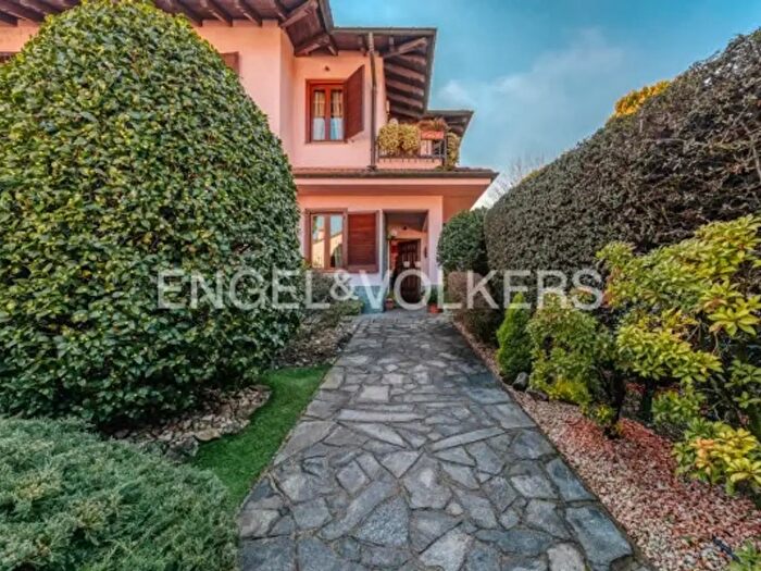 Casa quadrilocale in vendita in Via Enrico Butti, Parabiago