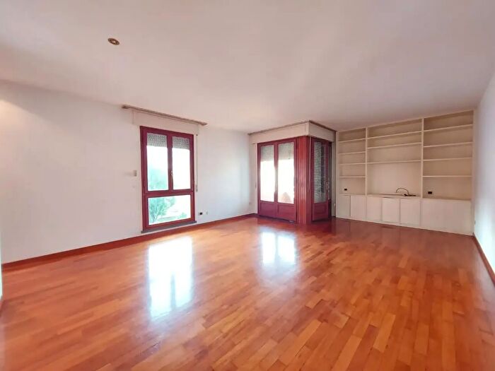 Appartamento con 5 locali in vendita in Lucca