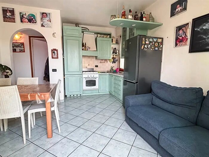 Appartamento trilocale in vendita in Via Panaro, Cecina