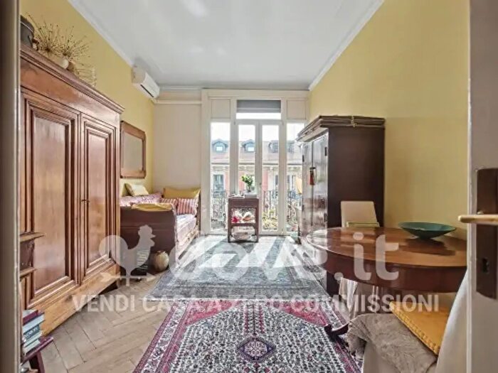Appartamento trilocale in vendita in Via Luigi Settembrini, Milano