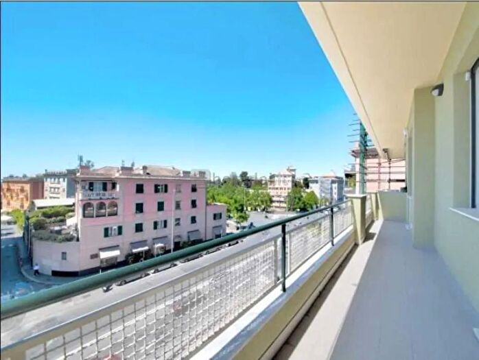 Appartamento con 9 locali in vendita in Via Caprera, Genova