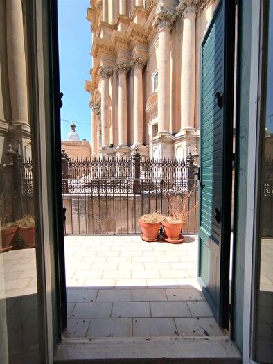 Casa con 6 locali in vendita in Ragusa