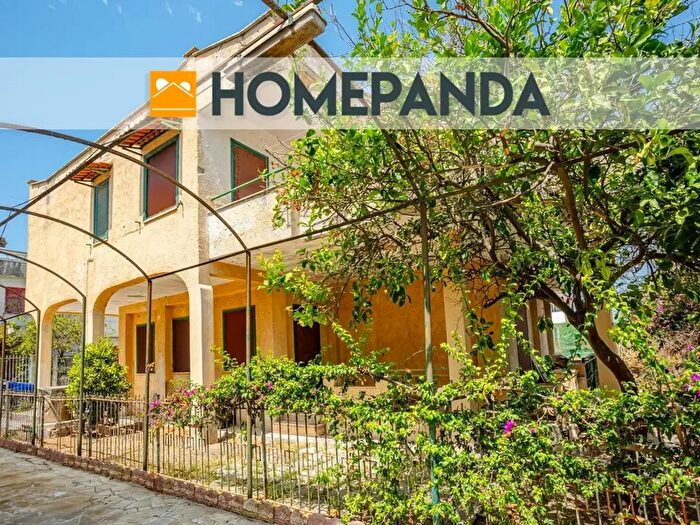 Casa con 12 locali in vendita in Via Ugo Foscolo, Castel Volturno