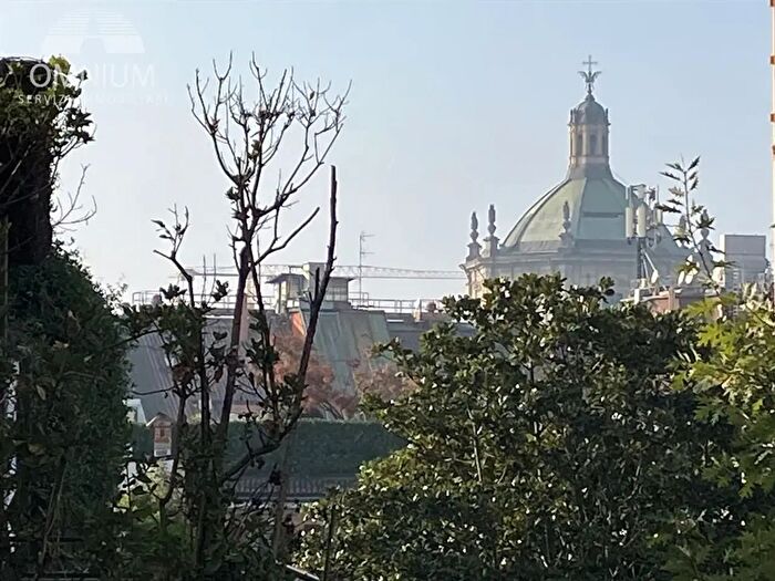 Appartamento trilocale in affitto in Via Crocefisso, Milano