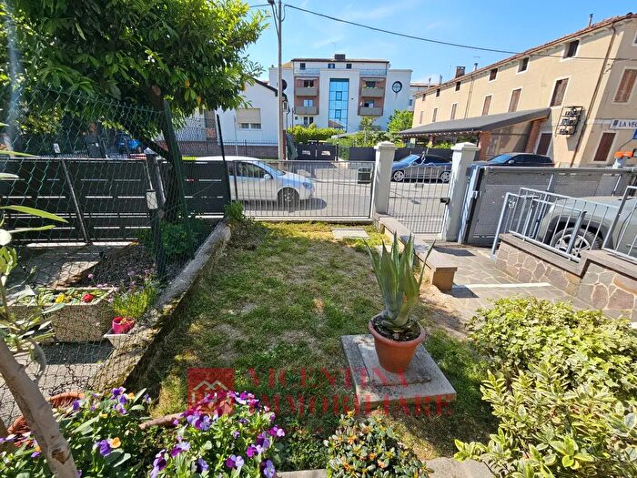 Appartamento trilocale in vendita in Via Astichello, Vicenza
