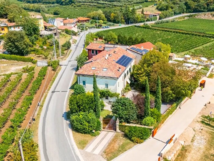 Casa con 7 locali in vendita in Via Villa, Mezzane Di Sotto
