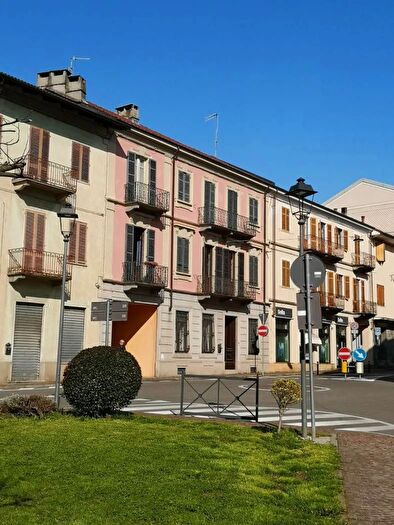 Casa con 8 locali in vendita in Piazza Ubertalli Brusnengo, Brusnengo