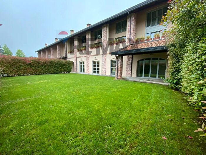 Appartamento con 6 locali in vendita in Via SantIsidoro, Bogogno