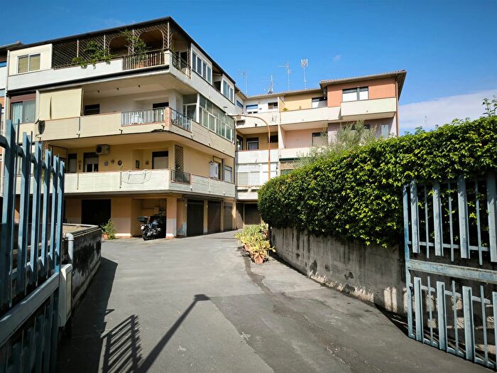 Appartamento quadrilocale in vendita in Via Aci Castello, Aci Castello