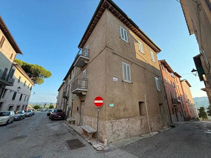 Appartamento trilocale in vendita in Piazza Roma, San Venanzo