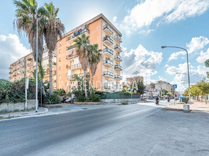 Appartamento quadrilocale in vendita in Via Messina Marine, Palermo