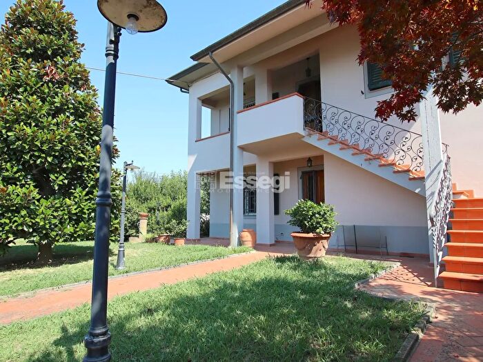 Casa con 12 locali in vendita in Via del Parco, Capannori