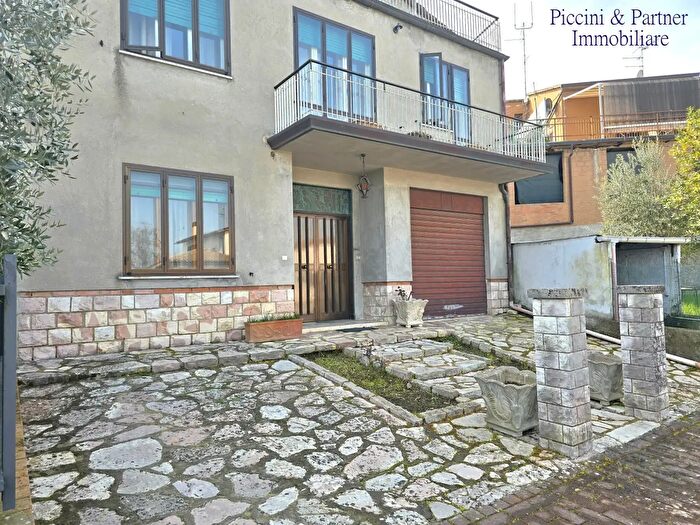 Casa con 7 locali in vendita in Borgo IV Novembre, Marsciano