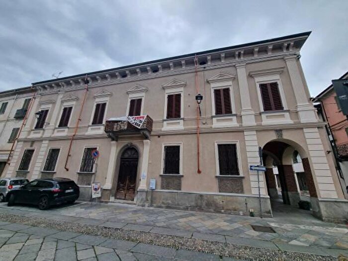 Appartamento con 5 locali in vendita in Piazza Vische, Crescentino