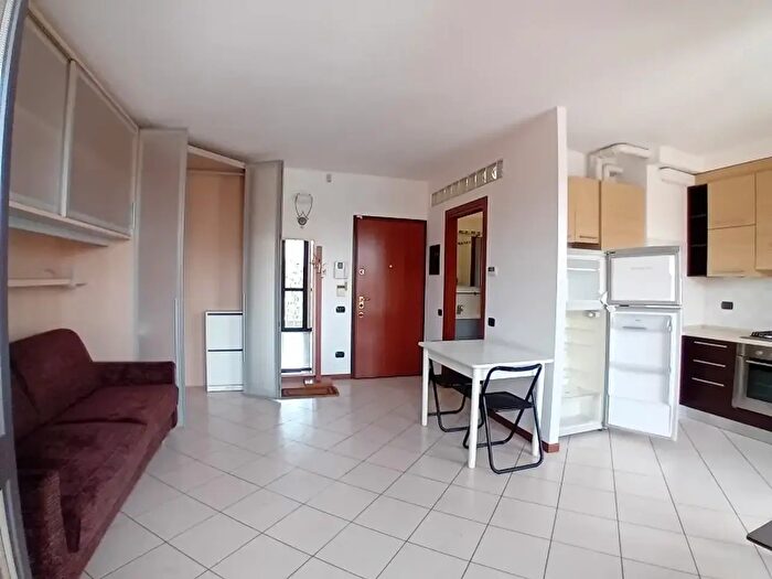 Appartamento monolocale in affitto in Via Ulisse Salis a, Milano