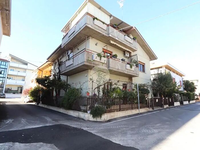 Casa con 6 locali in vendita in Via Roma, Tortoreto