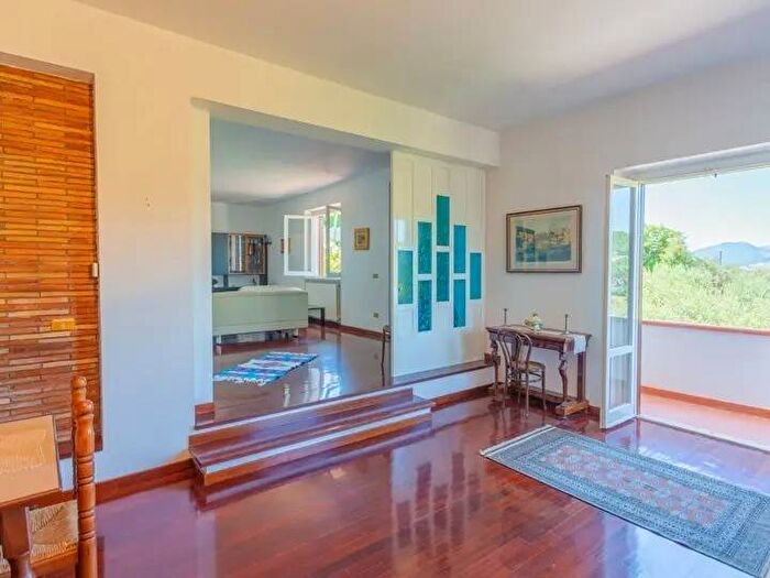 Casa con 6 locali in affitto in Via Colli, Altino