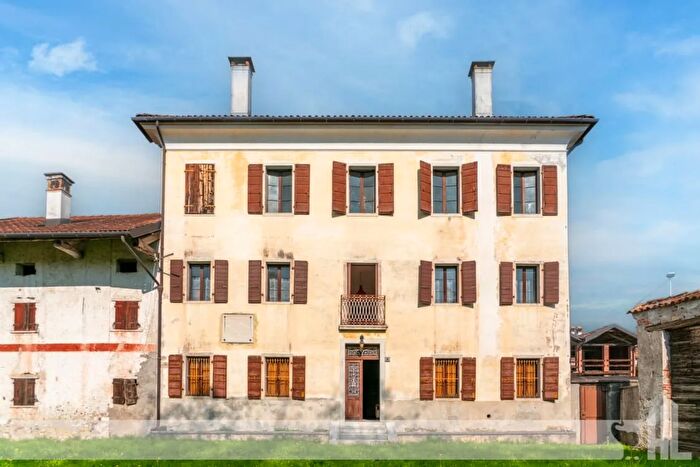 Casa con 14 locali in vendita in Santa Giustina