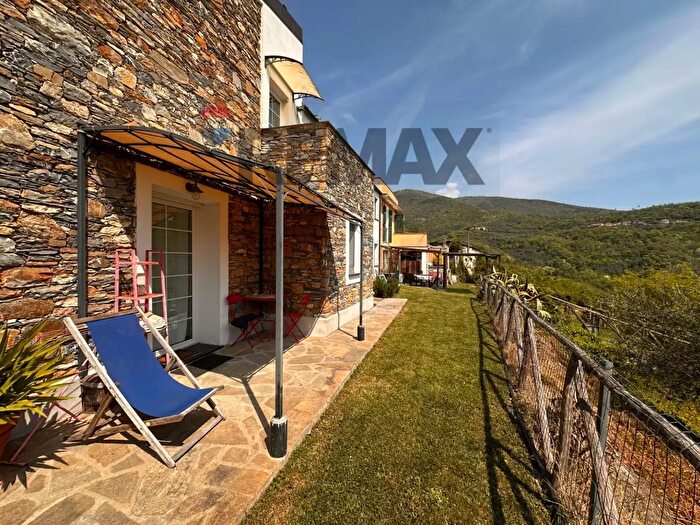 Casa con 10 locali in vendita in Località Varavo Inferiore, Onzo