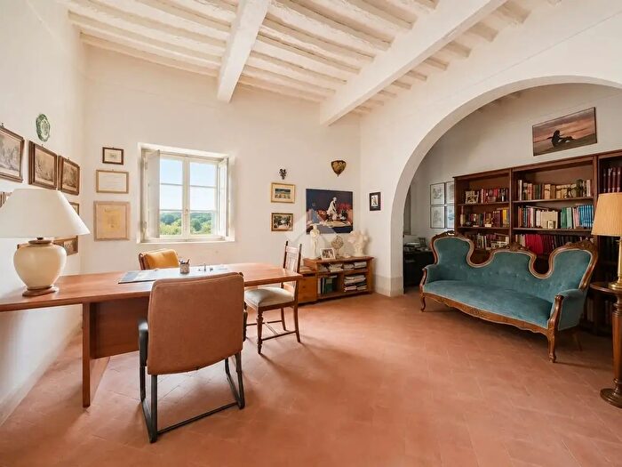 Appartamento con 8 locali in affitto in Via delle Statuine, Cascina