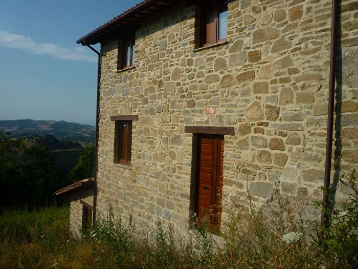 Casa con 10 locali in vendita in Vocabolo Lanciano, Nocera Umbra