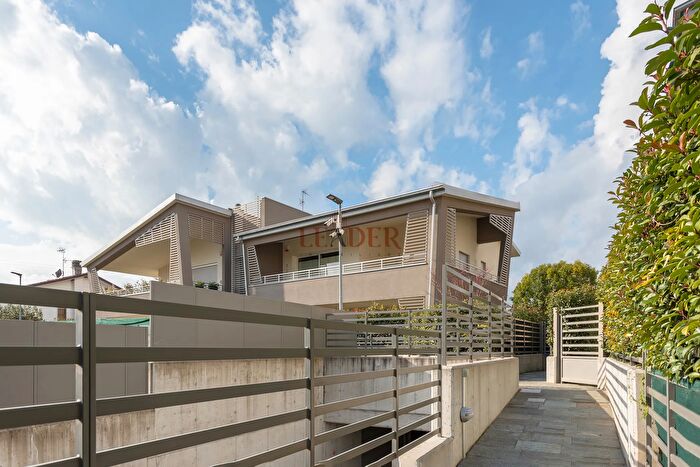 Appartamento trilocale in vendita in Via Paderno, Seriate