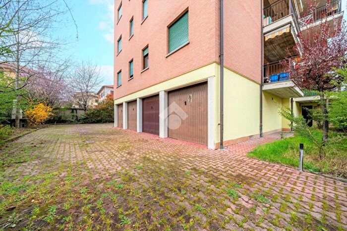 Appartamento trilocale in vendita in Via Tonale, Reggio Emilia