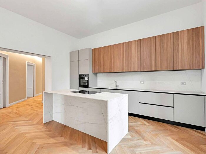 Appartamento trilocale in affitto in Via Giosuè Carducci, SantAmbrogio, Milano