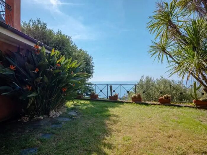 Casa con 6 locali in vendita in Via Poggio dellOrizzonte, Albissola Marina