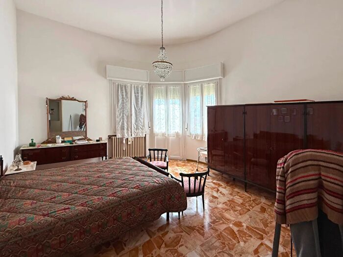 Appartamento con 5 locali in vendita in Via del Lavoro, Tresignana