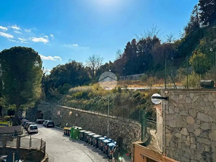 Appartamento trilocale in vendita in Via Ausonia, Genova