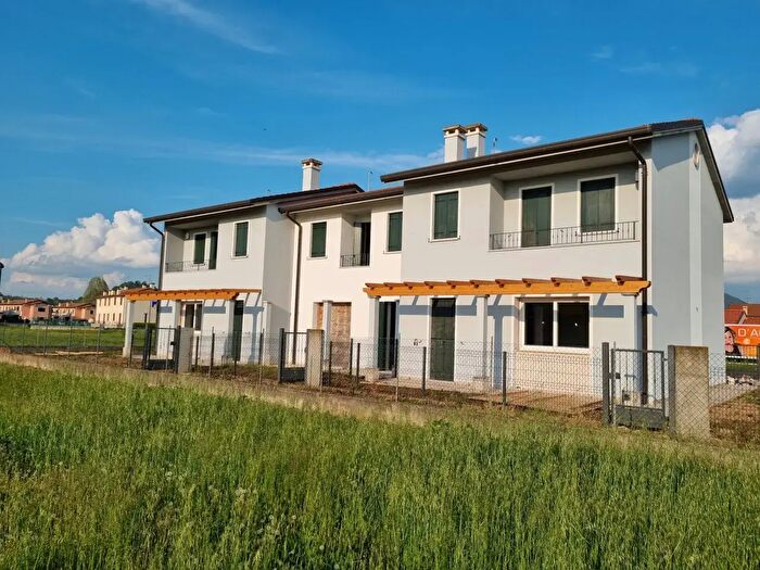 Casa quadrilocale in vendita in Via Quattro Novembre, Albettone