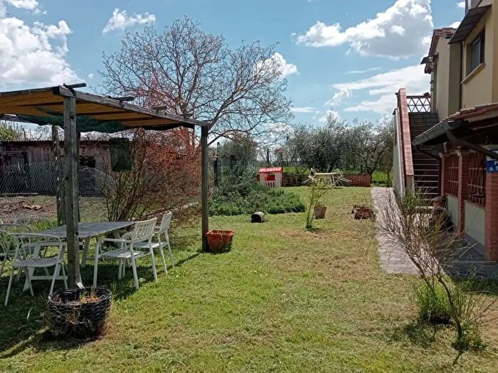 Casa con 10 locali in vendita in Arezzo