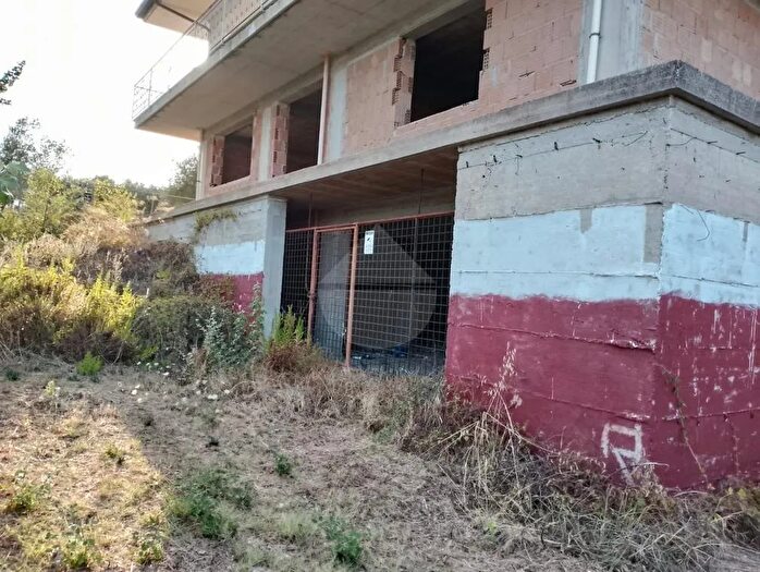 Casa con 11 locali in vendita in Minturno