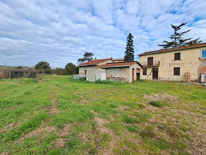 Casa con 7 locali in vendita in Cerreto Guidi