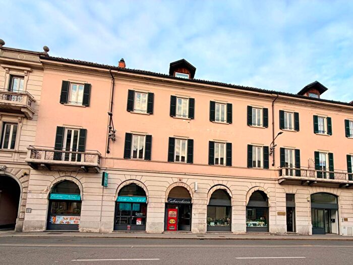 Casa con 6 locali in affitto in Via Luigi Sacco, Centro, Varese