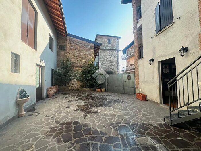 Casa con 6 locali in vendita in Via Astolfo Lunardi, Corte Franca