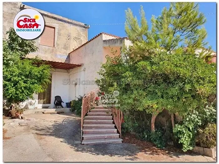 Casa con 8 locali in vendita in Marsala