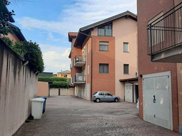 Appartamento bilocale in affitto in Via Simone da Corbetta, Semicentro Isola, Corbetta