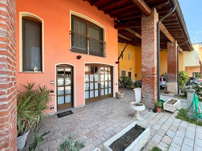 Casa quadrilocale in vendita in Via Renzo da Ceri, Crema
