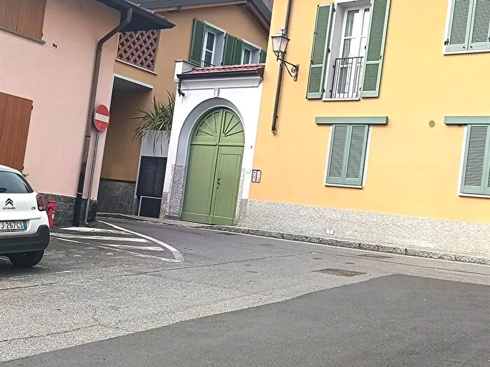 Appartamento trilocale in vendita in Via della Vergine, Airuno